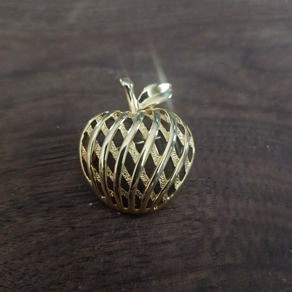 Vintage Basketweave Apple Brooch